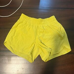 Lululemon Hotty Hot High-Rise Shorts 4" yellow